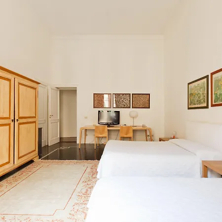 Palazzo Cicala 招待所 3*