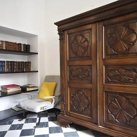 게스트하우스 Palazzo Cicala 3*